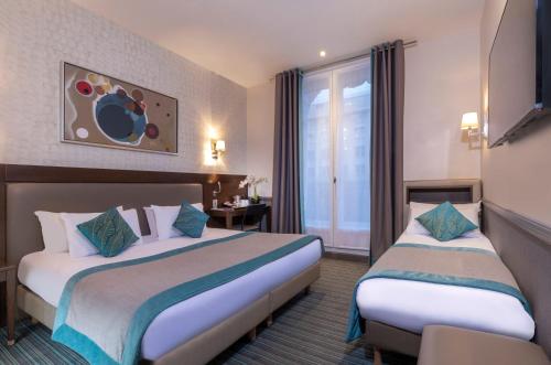 Habitación Triple del hotel Elysées Céramic. Foto 11