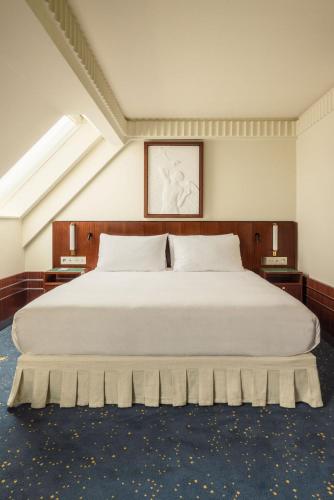 Habitación Doble Signature con cama extragrande del hotel Des Grands Voyageurs. Foto 6