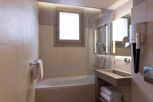 2 Habitaciones Dobles comunicadas del hotel Derby Alma