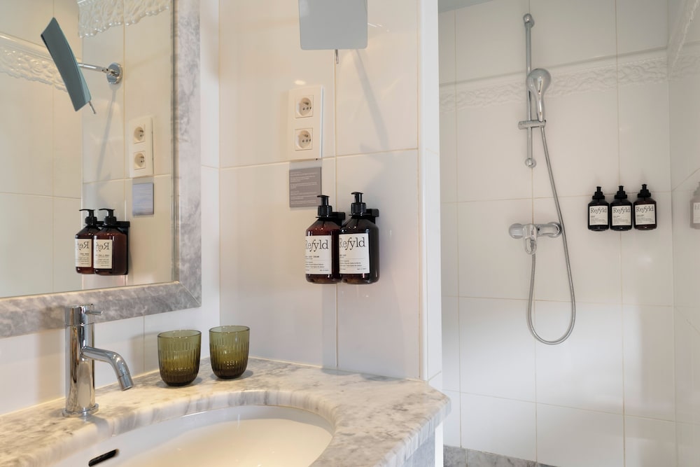 Suite ejecutiva con acceso al spa del hotel Le Lavoisier. Foto 4