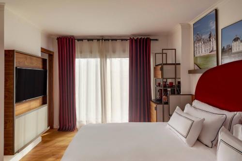 Suite Grand con balcón del hotel Villa Marquis Meliá Collection. Foto 5