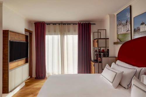 Suite Grand con balcón del hotel Villa Marquis Meliá Collection. Foto 1