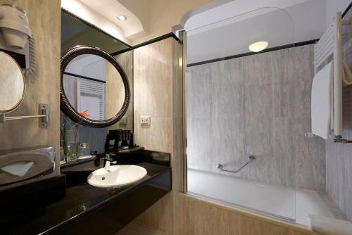 Habitación Doble Meliá del hotel Melia Paris Vendôme. Foto 3