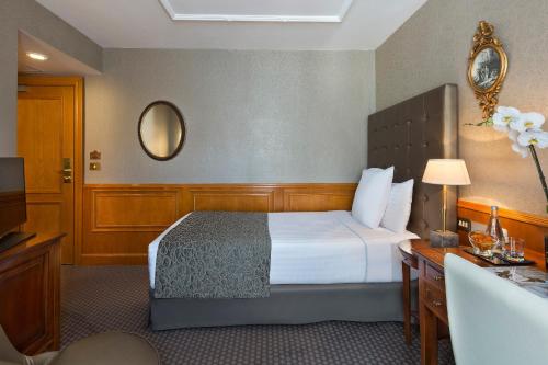 Habitación Individual del hotel Melia Paris Vendôme. Foto 1