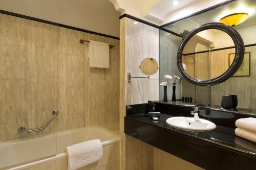 Habitación Individual del hotel Melia Paris Vendôme. Foto 3