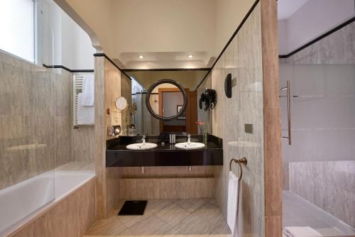Habitación Doble Grand Premium del hotel Melia Paris Vendôme. Foto 8