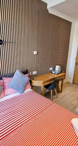 Habitación Doble compacta del hotel OYO London Guest House. Foto 1