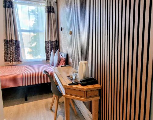 Habitación Doble compacta del hotel OYO London Guest House. Foto 2