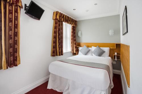 Habitación Doble Estándar del hotel OYO London Guest House. Foto 1