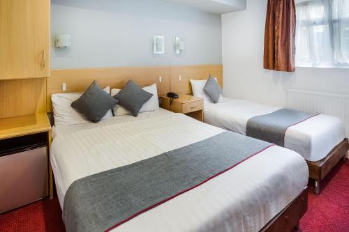 Habitación Triple Deluxe del hotel OYO London Guest House