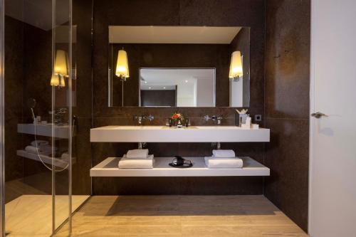 Suite con bañera de hidromasaje del hotel De Castiglione. Foto 3