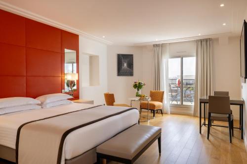 Suite Junior con vistas a la Torre Eiffel del hotel De Castiglione. Foto 3