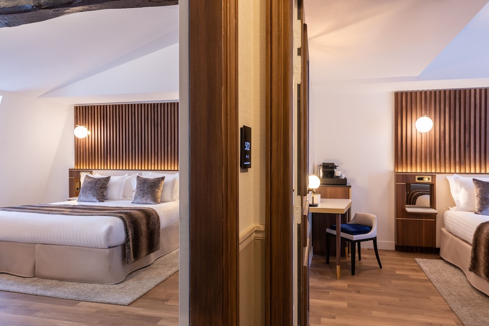 Suite del hotel Lord Byron. Foto 1