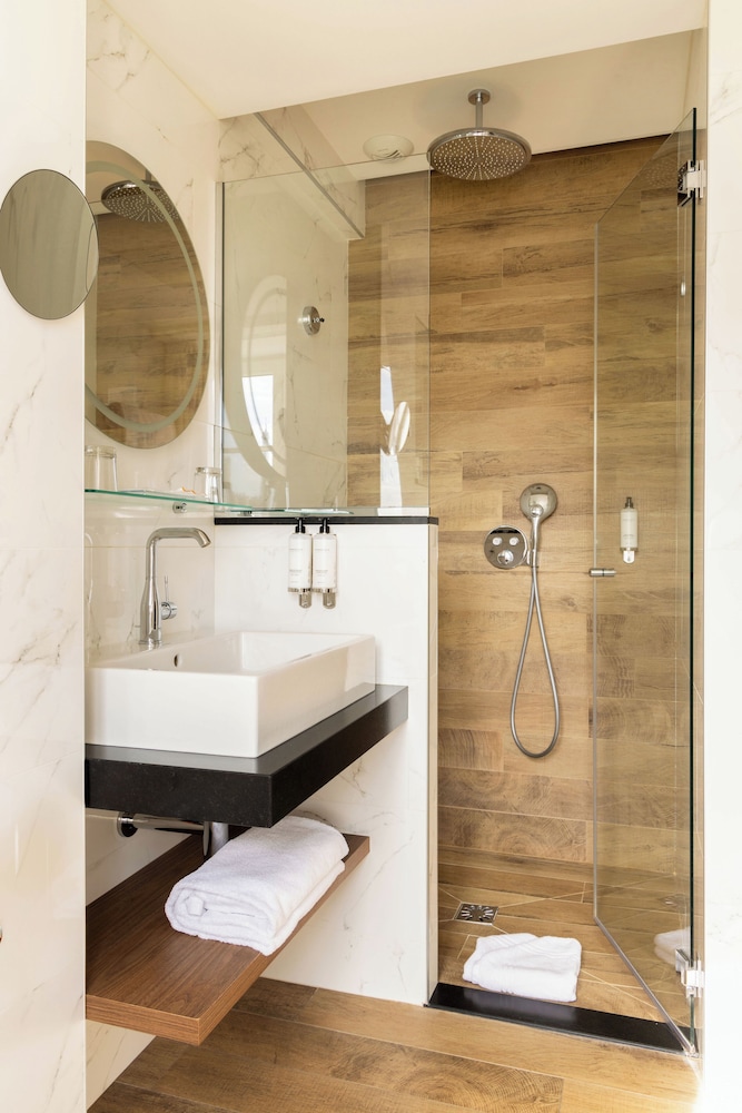 Suite Junior del hotel Lord Byron. Foto 3