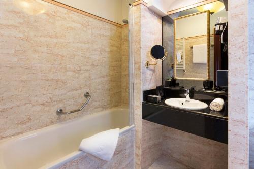 Suite Grand del hotel Melia Paris Champs Elysées. Foto 3