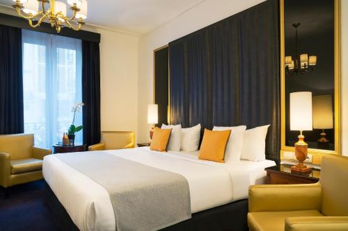 Suite Junior del hotel Melia Paris Champs Elysées. Foto 1