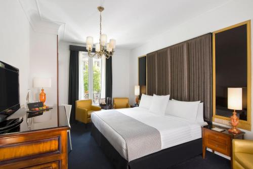 Suite Junior del hotel Melia Paris Champs Elysées. Foto 2