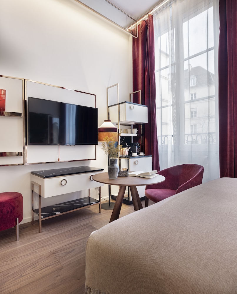 Habitación Superior vistas a la calle del hotel Maison Colbert Member of Melia Collection. Foto 2