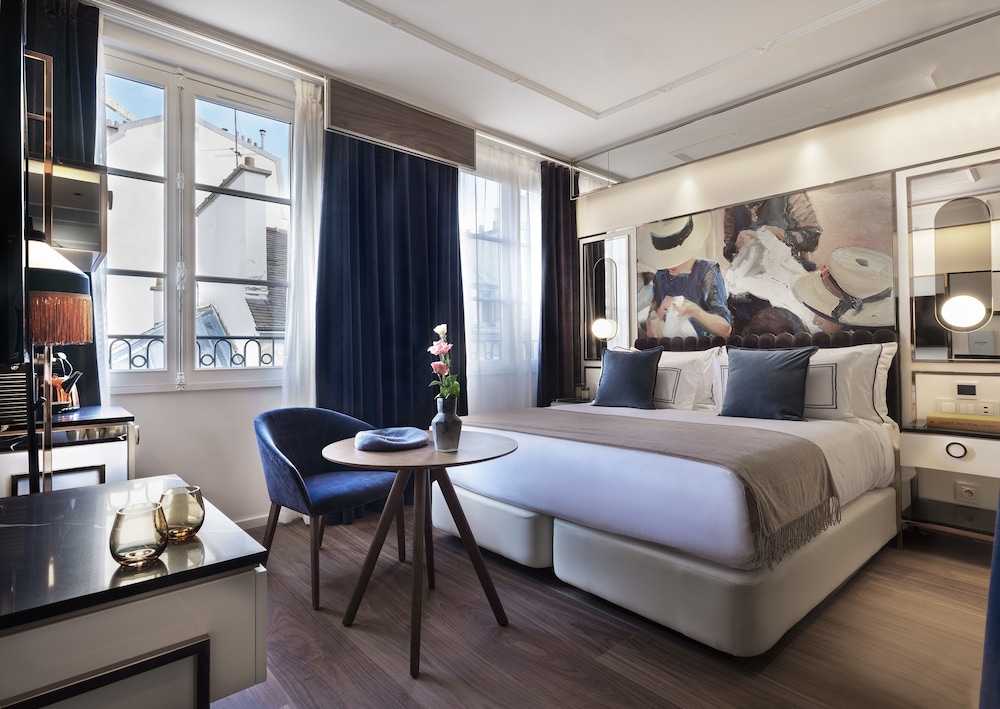 Habitación Superior vistas parciales a Notre Dame del hotel Maison Colbert Member of Melia Collection