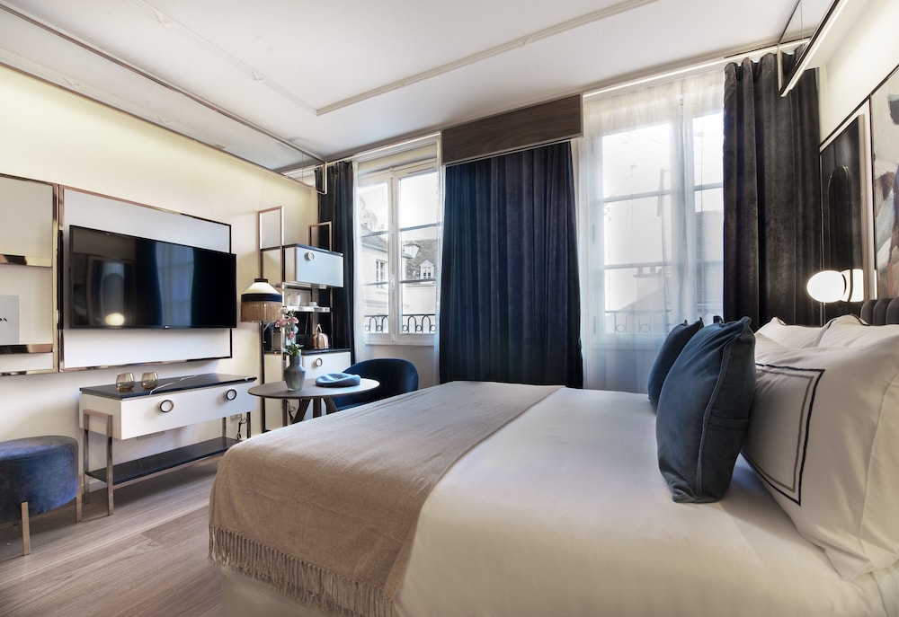 Habitación Deluxe vistas a la calle del hotel Maison Colbert Member of Melia Collection. Foto 8