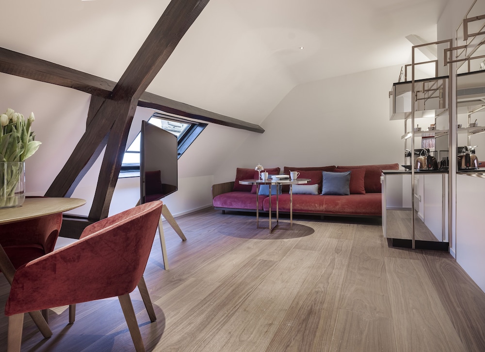 Suite Ejecutiva Maria Sorolla del hotel Maison Colbert Member of Melia Collection. Foto 4