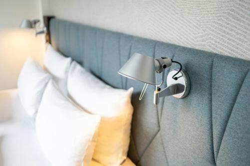 Habitación Doble Estándar con balcón del hotel One Brussels. Foto 1