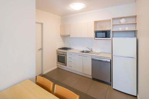 Estudio con 1 cama queen size del hotel Mantra Castle Hill Sydney. Foto 7