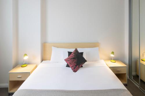 Estudio con 1 cama queen size del hotel Mantra Castle Hill Sydney. Foto 11
