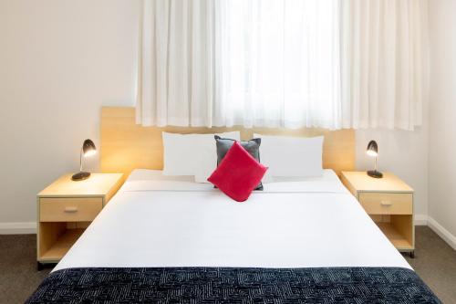 Estudio con 1 cama queen size del hotel Mantra Castle Hill Sydney. Foto 21