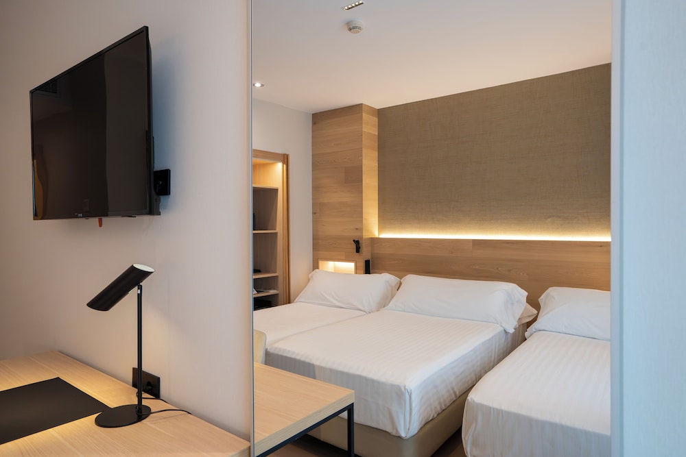 Double Room with Extra Bed del hotel Zenit Bilbao. Foto 2