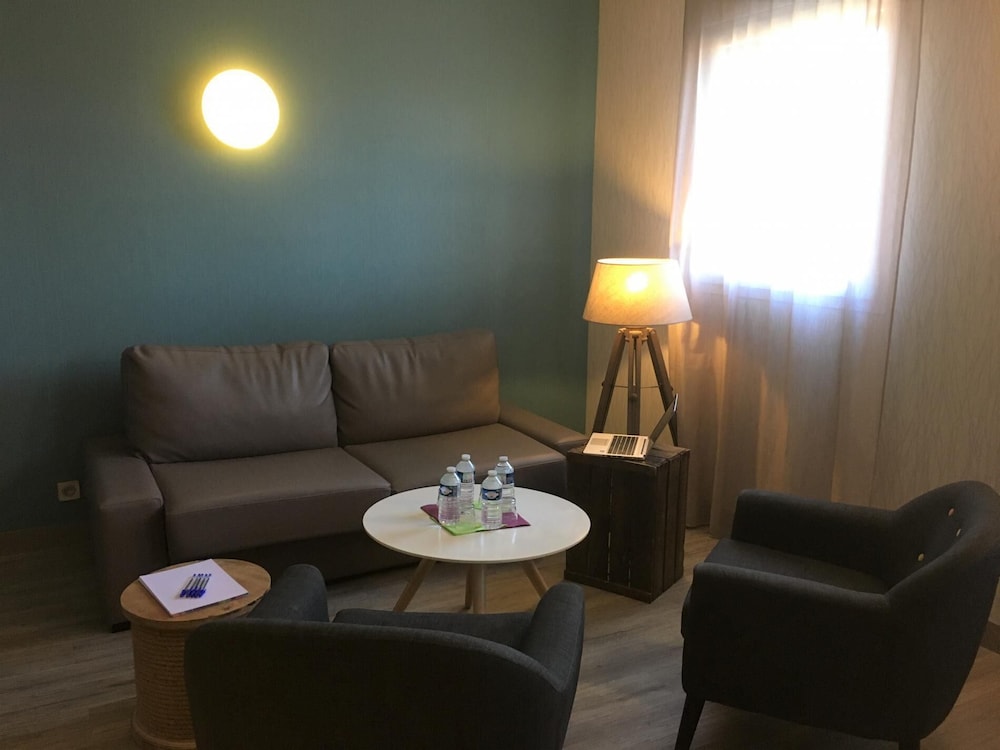 Suite Doble Comfort del hotel Ibis Styles Vierzon. Foto 3