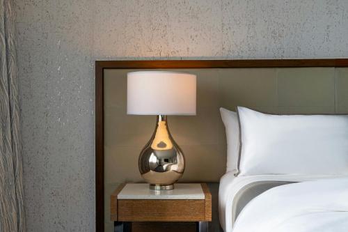 Habitación Tradicional con cama extragrande del hotel The Westin New York At Times Square. Foto 1