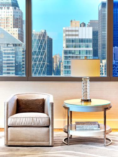 Suite Renewal con cama King y vista al skyline del hotel The Westin New York At Times Square. Foto 3