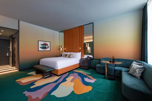 Premier Guest Room, 1 King, Park View - Mobility Accessible with Tub del hotel W New York - Union Square. Foto 1