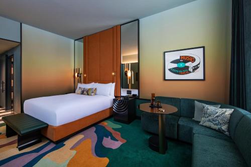 Premier Guest Room, 1 King, Park View - Mobility Accessible with Tub del hotel W New York - Union Square. Foto 2