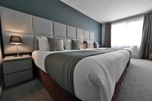 Habitación Triple del hotel Kensington Court. Foto 2