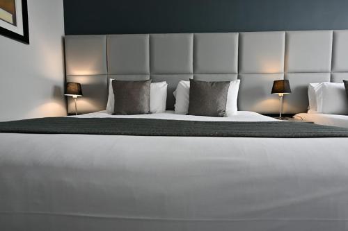Habitación Triple del hotel Kensington Court. Foto 3