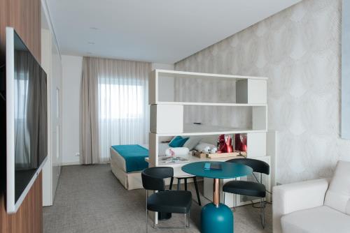 Suite con vistas al mar del hotel Neptuno. Foto 7