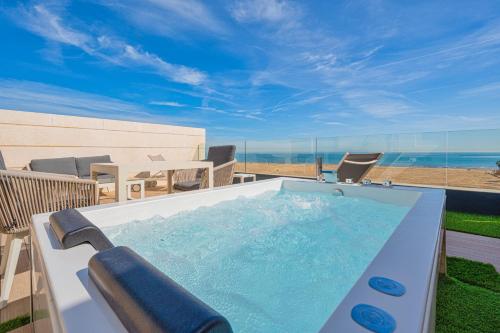 Suite con vistas al mar del hotel Neptuno. Foto 12