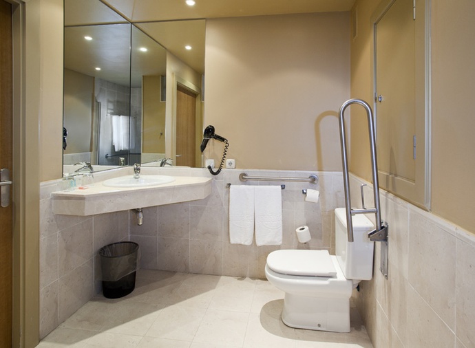 Habitación doble Accesible del hotel Ilunion Fuengirola. Foto 1