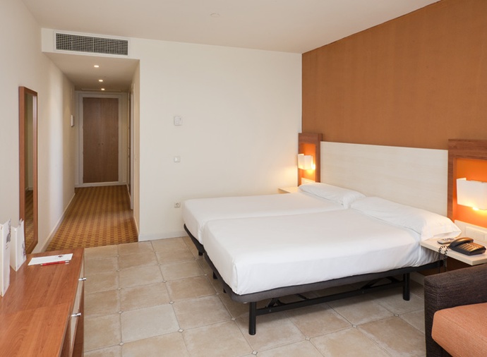 Habitación doble Vista Parcial Mar del hotel Ilunion Fuengirola