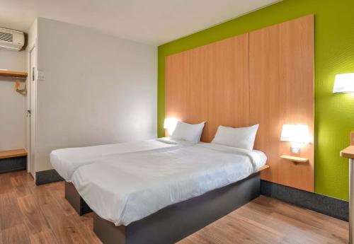Habitación Doble - 2 camas del hotel B&B Herblay. Foto 4