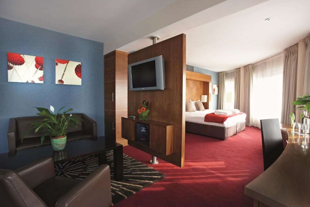 Suite, 1 cama de matrimonio grande, no fumadores del hotel The Crown London Hotel, Cricklewood North West London, WorldHotels Distinctive