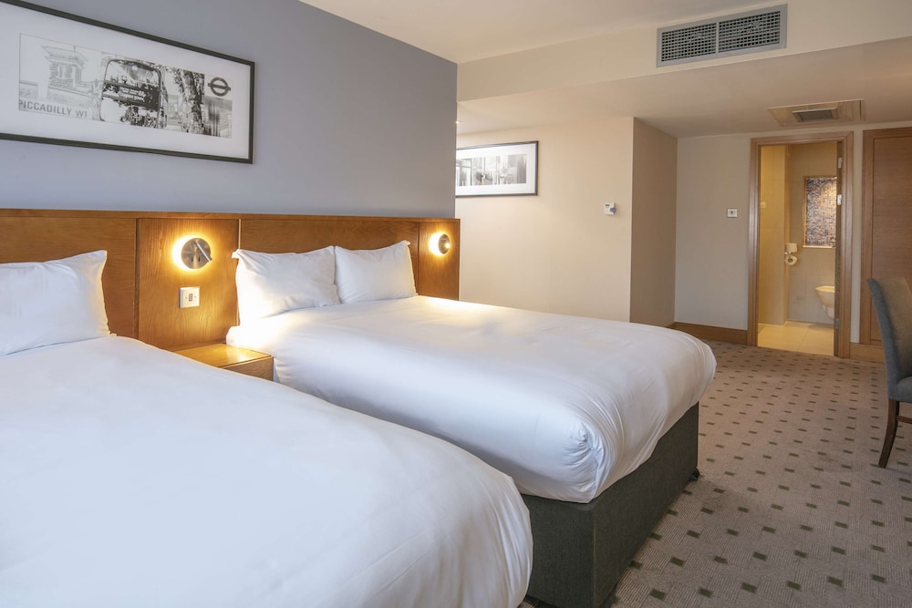 Habitación familiar, 2 camas dobles, no fumadores del hotel The Crown London Hotel, Cricklewood North West London, WorldHotels Distinctive. Foto 2