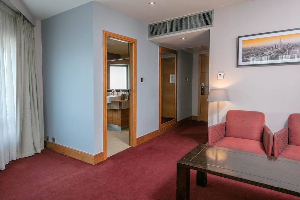 Suite, 1 cama de matrimonio grande, no fumadores del hotel The Crown London Hotel, Cricklewood North West London, WorldHotels Distinctive. Foto 3