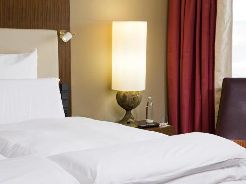 Habitación Superior con cama extragrande del hotel Pullman Cologne. Foto 3
