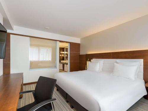 Suite Deluxe con cama extragrande del hotel Pullman Cologne. Foto 4