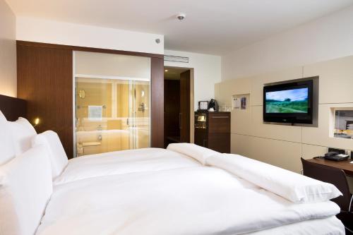 Habitación Deluxe con cama extragrande del hotel Pullman Cologne