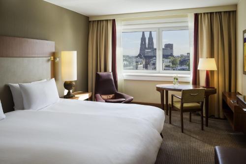 Habitación Executive con cama extragrande del hotel Pullman Cologne. Foto 4