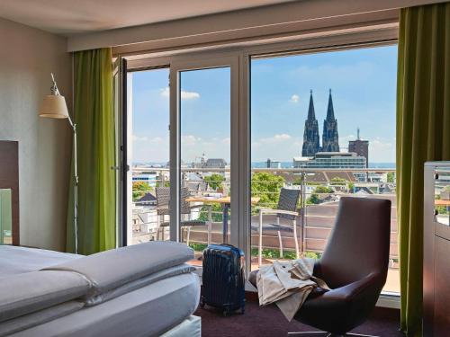 Habitación Executive con cama extragrande del hotel Pullman Cologne. Foto 6